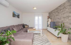 3 Bedroom Lovely Home In Glavina Donja 