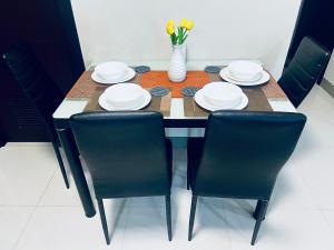 LUX 2BR Uptown BGC, 70sqm, Balcony, Rooftop Pool & 5G WiFi, Ste 34