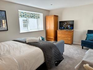 Russell Street- Studio Apartment