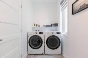 Newly Built Modern Family - 3 BR - Free Parking