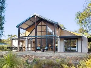 Inji Homestead - 5 acre holiday home in Margaret river region - Yallingup