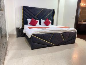 4 BHK near Max Hospital