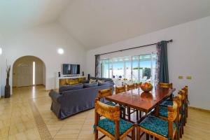 Villa Esmeralda by Villa Plus