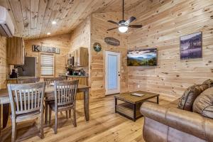 Little Gem Cabin-Pickleball Court, Creek, WIFI, Mountain Views, Starting at 79"