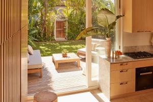 Slow Summer, Tamarama IH