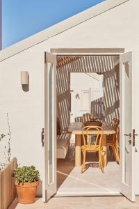 Slow Summer, Tamarama IH