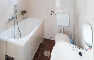 Awesome Apartment In Donje Polje