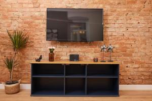 Charming 2BR AC in Center - Santur D1