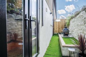 The Cottage - 2 Bedroom Cottage - Tenby