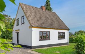 Lovely Home In Dronninglund With Wifi