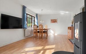 Lovely Home In Dronninglund With Wifi