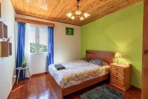 Casa Central - Peceful Mountain Retreat in Calheta