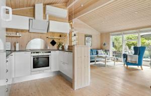 2 Bedroom Cozy Home In Højslev
