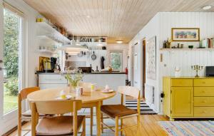 3 Bedroom Cozy Home In Sjællands Odde