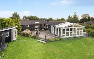 5 Bedroom Amazing Home In Jægerspris - Bakkegårde
