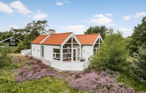 2 Bedroom Stunning Home In Hals