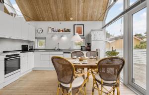 2 Bedroom Stunning Home In Hals