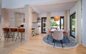 Gorgeous Home In Bale With Sauna 