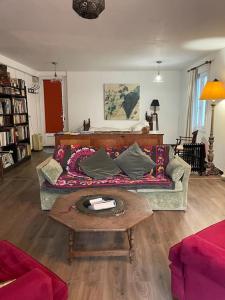 Spacious ground floor apartment in town centre