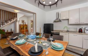 Lovely Home In Brod Na Kupi With Kitchen