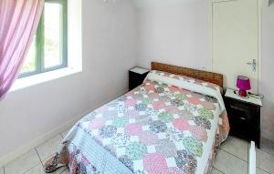 Maisons de vacances Lovely Home In Paulin With Kitchen : photos des chambres