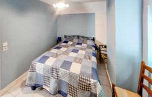 Maisons de vacances Lovely Home In Paulin With Kitchen : photos des chambres
