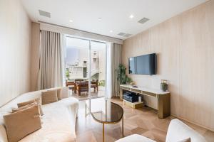 Daniels Five Palm 2BR with Garden View