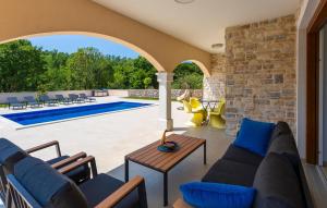 Lovely Home In Sveti Viddobrinjski With Wifi 