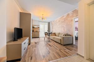 Larabelle Home Coresi