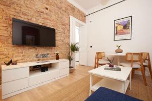 Charming 3BR 2Bath AC in Center - Santur D2