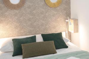 L52 2BDR Massena central, 2 min from the beach AC