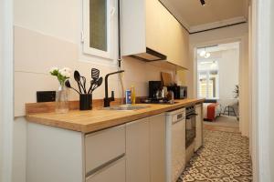 Stunning 3BR 2Bath AC in Center - Santur D3