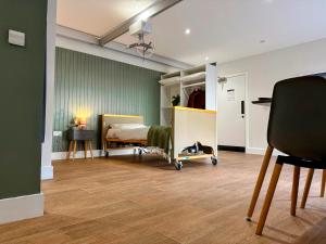 Modern Accessible Apartment with Interconnecting Room