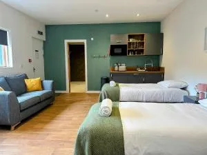 Modern Accessible Apartment with Interconnecting Room - Dolphinton