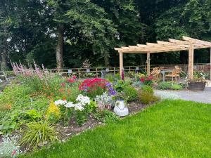 Modern Accessible Apartment with Interconnecting Room