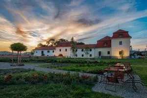 Ugron Castle Fiatfalva - Saschiz