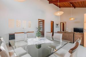 Descanso e Diversão: Piscina e Gourmet em condomínio à 65km de SP