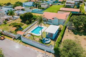 Descanso e Diversão: Piscina e Gourmet em condomínio à 65km de SP
