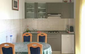 Cozy Apartment In Rogoznica With Wifi