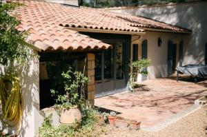 Maisons de vacances Mas Frederi - Maison avec piscine pour 10 : photos des chambres