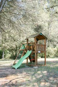 Maisons de vacances Mas Frederi - Maison avec piscine pour 10 : photos des chambres