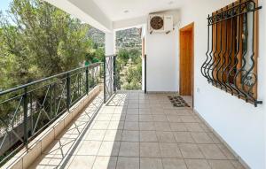 Lovely Home In Kamari Xylokastro