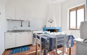 2 Bedroom Nice Apartment In Gonnesa - 贡内萨