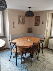 Maison de village dans une rue calme - Orlu