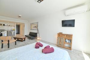 Maipu 812 X by depptö