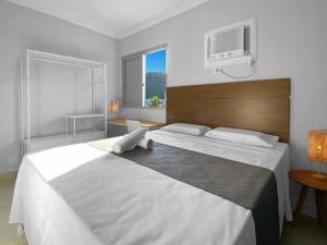 3 Quartos - Piscina - Varanda - Serviço Praia - AC