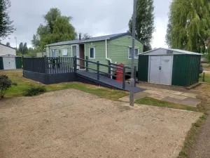Static 6 Bed Caravan at Billing Aquadrome - Houghton