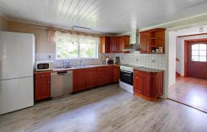 Nice Home In Vislanda With Wifi