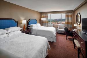 Traditional, Guest room, 2 Double, City view room in Sheraton Inner Harbor Hotel