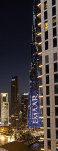 2 Minute Walk to Dubai Mall - 3 Bedroom Burj Khalifa view with Pool and Spa